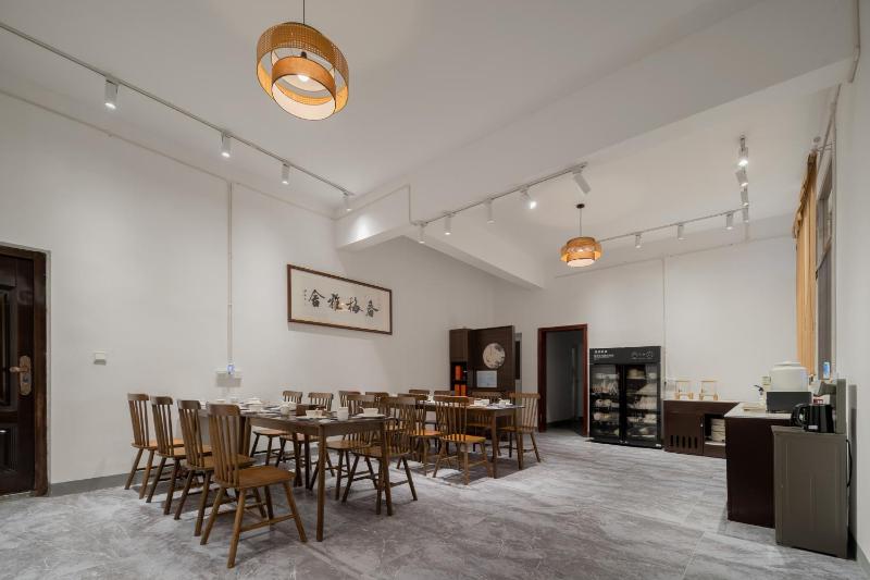 Zhangjiajie Spring Plum Resort-Free One-way Pickup-A 5 minutes'walk to Forest Park - image 12