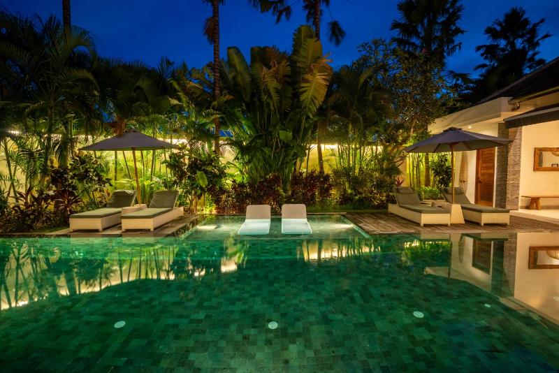 Spectacular 4BR Villa 400m to Beachfront Bliss - image 35