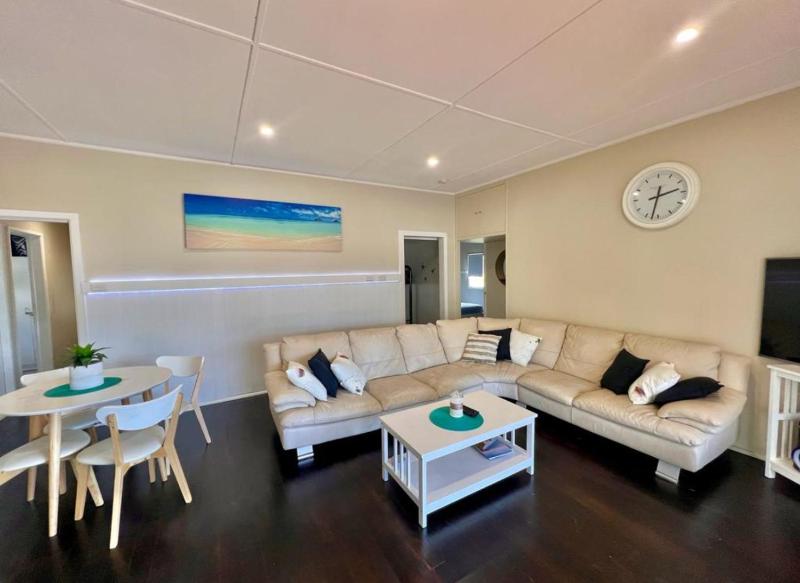 Barefoot and Beach Bound by Book Jervis Bay - image 6
