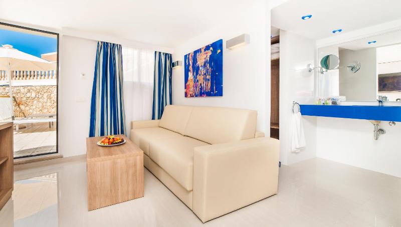 Junior Suite with Sea View image 4