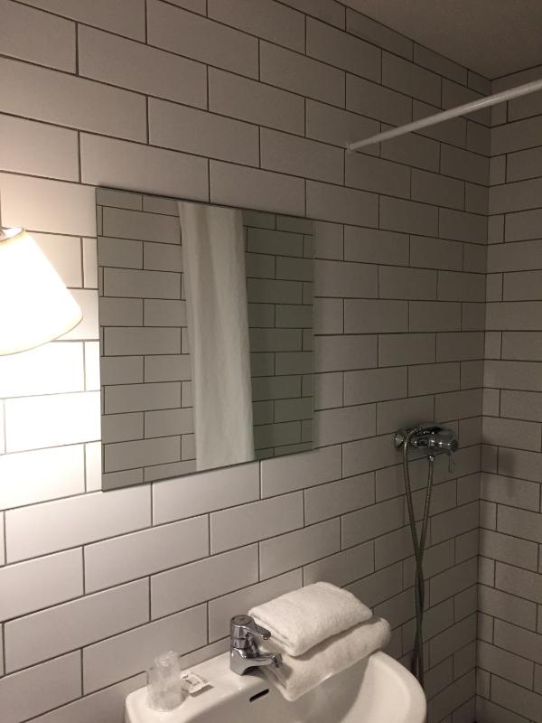 Standard Single Room image 3