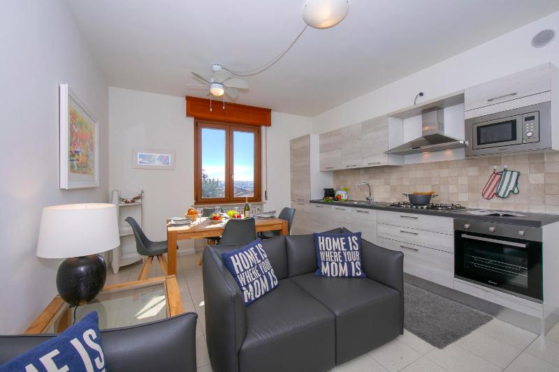Casa dei Quadri - Lake View Apartment with Balcony - Happy Rentals - image 22