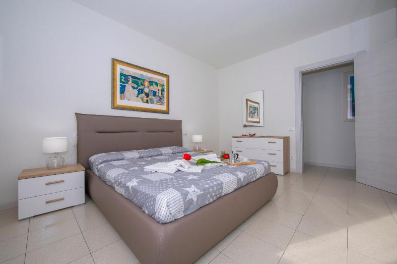 Casa dei Quadri - Lake View Apartment with Balcony - Happy Rentals - image 20