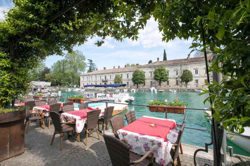 Casa dei Quadri - Lake View Apartment with Balcony - Happy Rentals - image 21