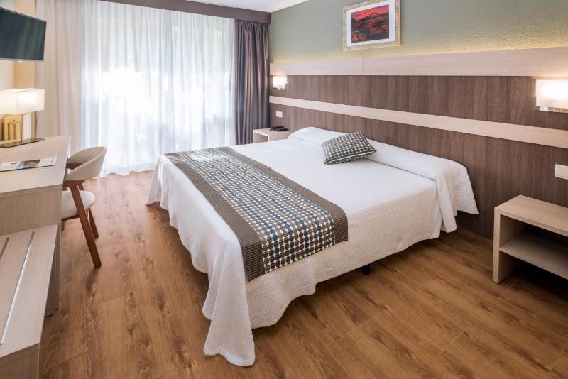 Standard Double Room (2 Adults) image 4