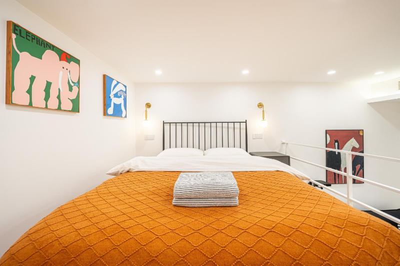 Shanghai Hills & ZINN City Loft Near Metro Line 1 Changshu Rd and Close to Tianzi Fang - image 12