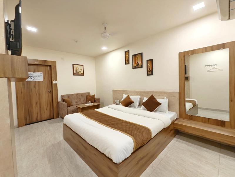 Hotel Signature Suites Near Delhi Airport - image 3