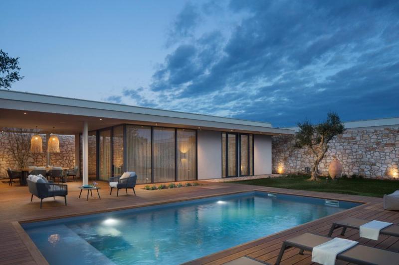 Luxury Villa Serenity Pula 3 with Heated Pool - image 10