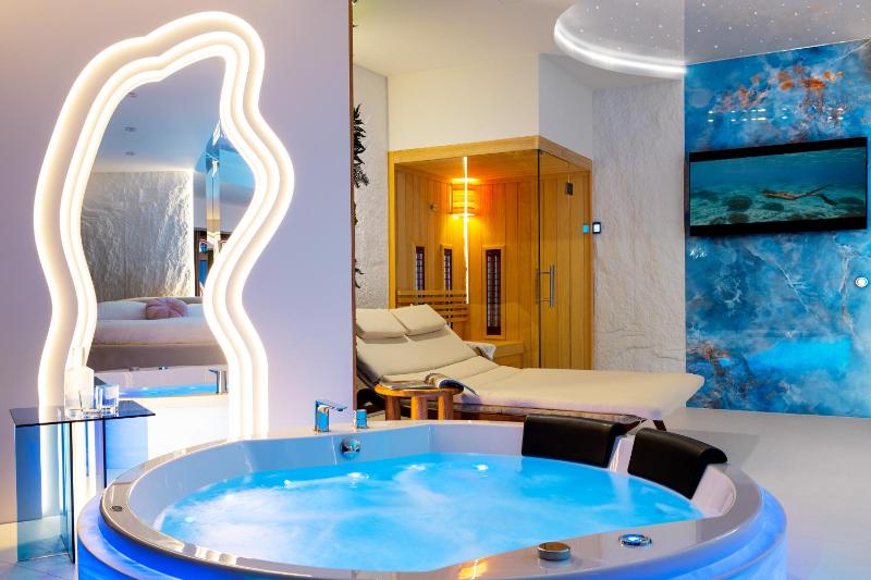 Apartamenty z Jacuzzi w Sky Tower - image 7