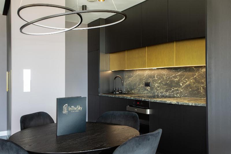 Apartamenty z Jacuzzi w Sky Tower - image 15