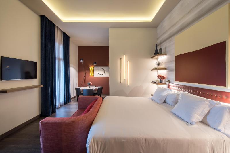 Deluxe Double Room with Terrace image 3