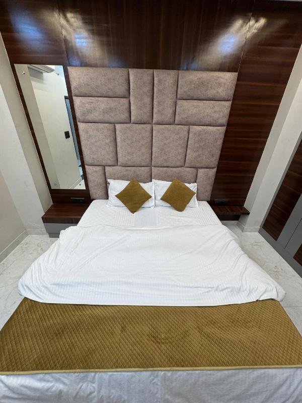 New Luxury 1 plus 1 BHK Air-Conditioned Furnished Flat - image 11
