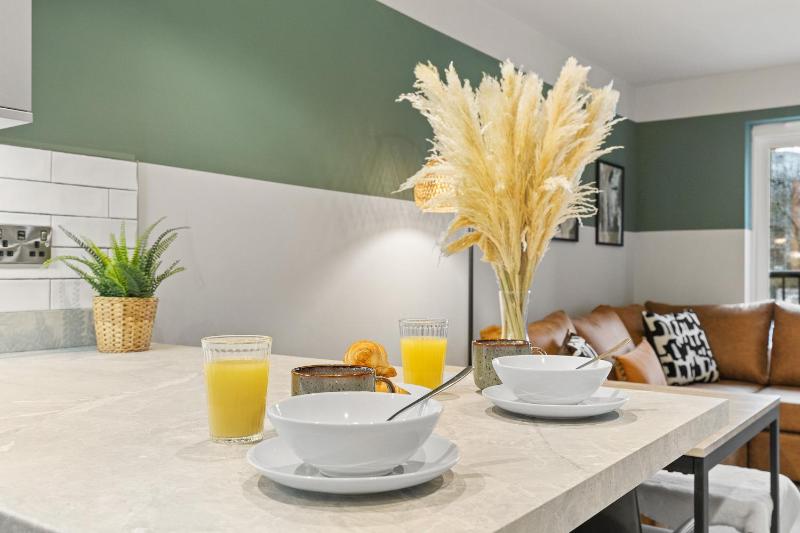 Victoria Court • Stay Angels - image 12