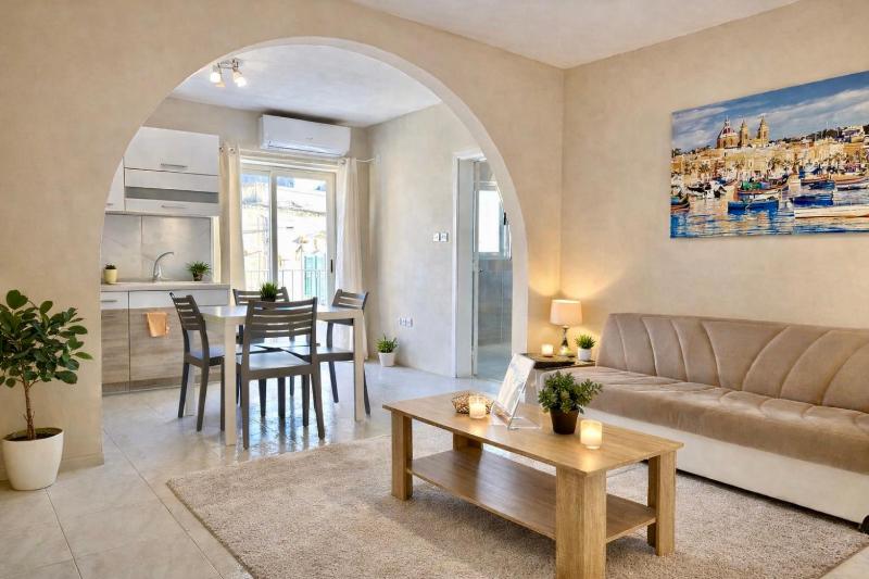 Bright & Stylish Central Sliema Escape - image 8