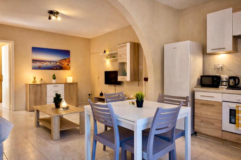 Bright & Stylish Central Sliema Escape - image 3