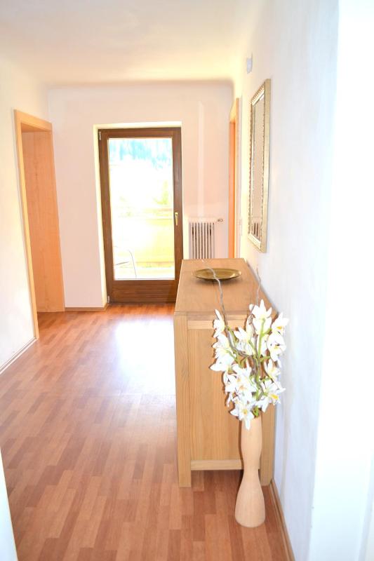 Three-Bedroom Apartment with Balcony image 2