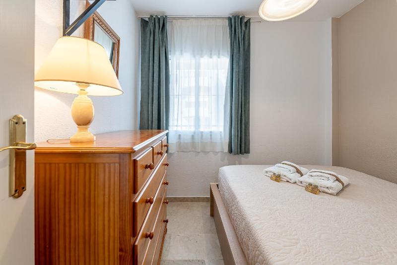 797 HOLIDAY RENTALS-Acogedor piso para 5 en Torrequebrada - image 10