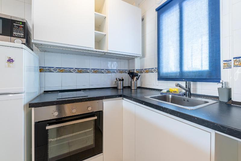 797 HOLIDAY RENTALS-Acogedor piso para 5 en Torrequebrada - image 11