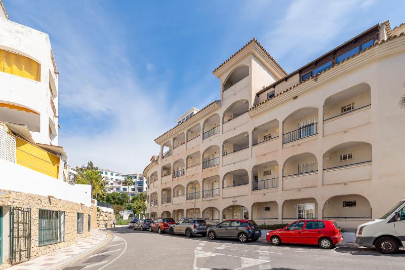797 HOLIDAY RENTALS-Acogedor piso para 5 en Torrequebrada - image 13
