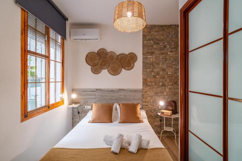 Cubo's Central Malaga Apartment - image 11