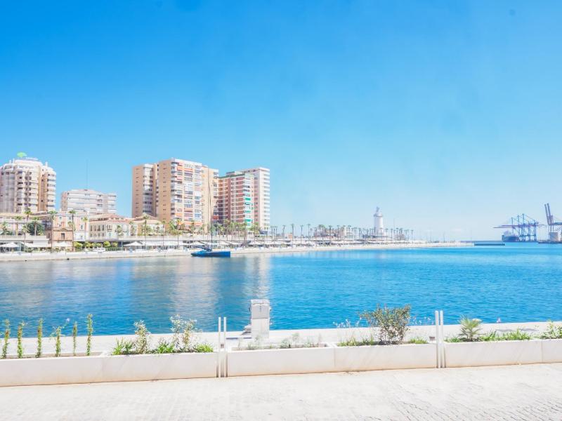 Cubo's Central Malaga Apartment - image 9