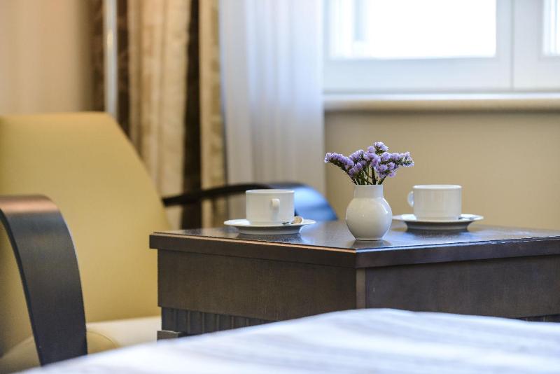 Superior Double Room with Marina View image 2