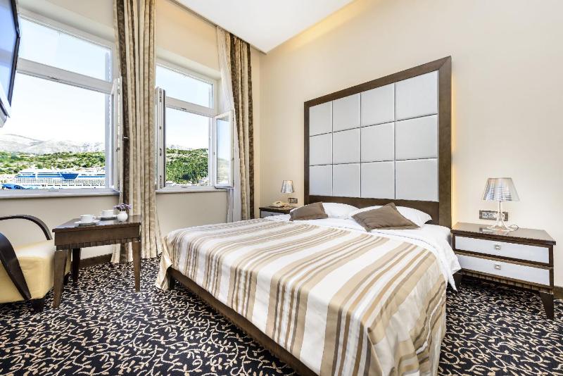 Superior Double Room with Marina View image 3