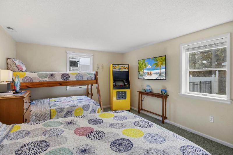 5085 - Knapp's at the Beach - image 6