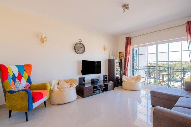 Lily - Fabulous 1-bed apt with roof terrace - image 4