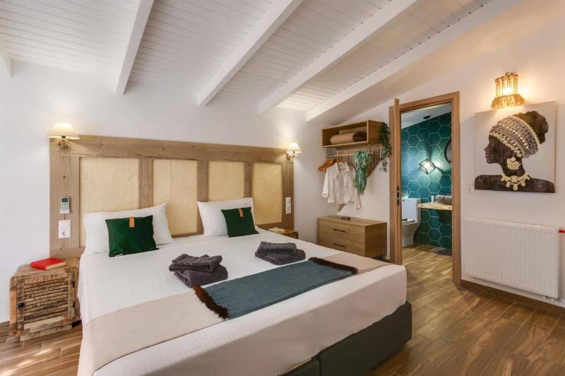 Villa Omega by Villa Plus - image 21