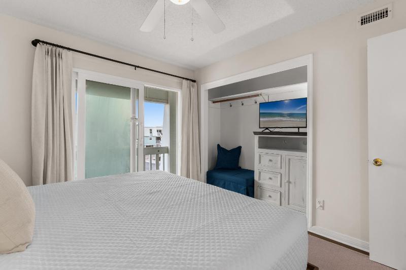 Boardwalk Unit E4 - image 17