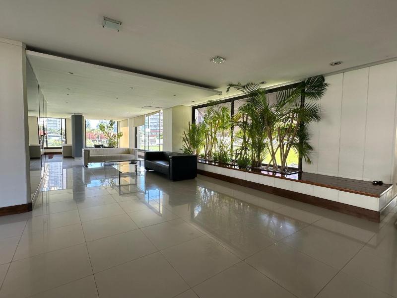 Parquemar Center 3 Torre F Apartamento 202 - image 3