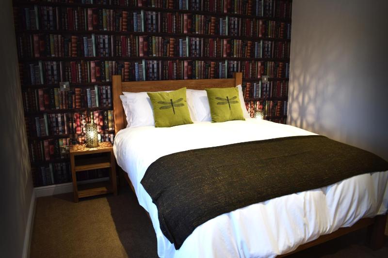 Standard Double Room image 3