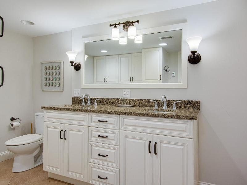 1105 Villamare. - image 36
