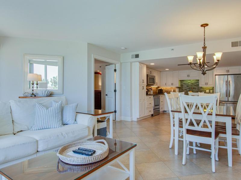 1105 Villamare. - image 34