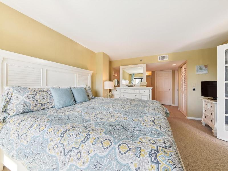 1201 Villamare. - image 4