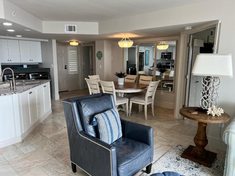 1206 Villamare. - image 35