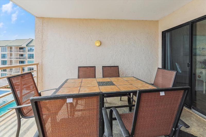 1406 Villamare. - image 37