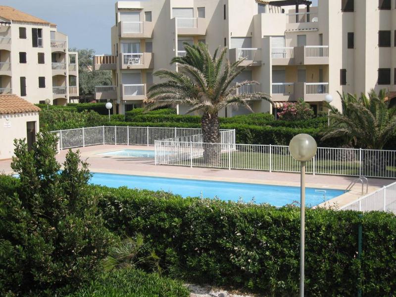 Saint-Cyprien: T2 cabine renove 6 pers piscine parking a 100m de la plage - FR-1-106-80 - image 4