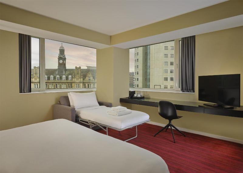 Park Plaza Leeds - image 37