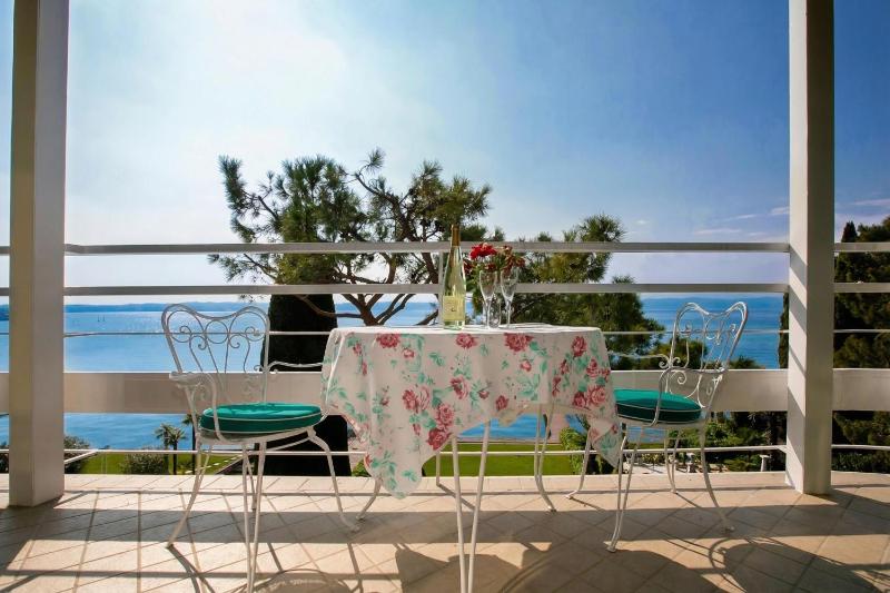 Casa Bel Tramonto - Lakeview Apt & Beach Access - Happy Rentals - image 22
