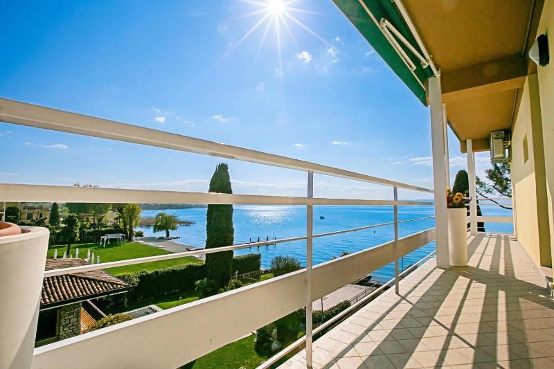Casa Bel Tramonto - Lakeview Apt & Beach Access - Happy Rentals - image 24