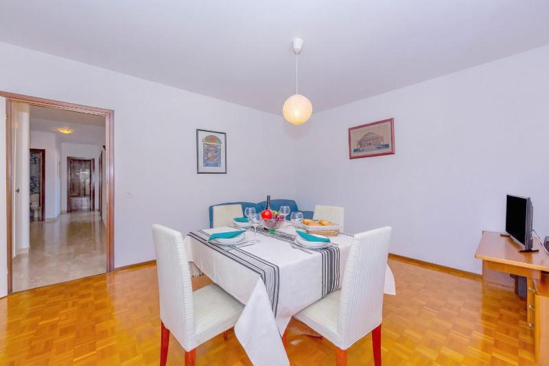 Casa Taddei with Terrace View & Parking - Happy Rentals - image 15