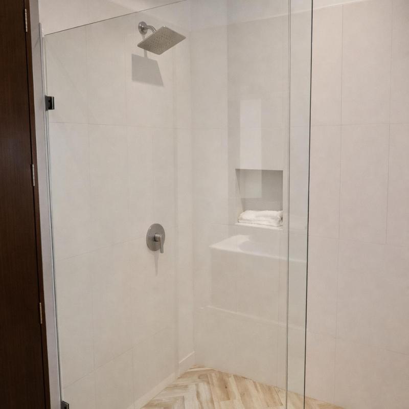 NEW! YaxxLum 2BR pool jacuzzi HoTube HeusHaven - image 24