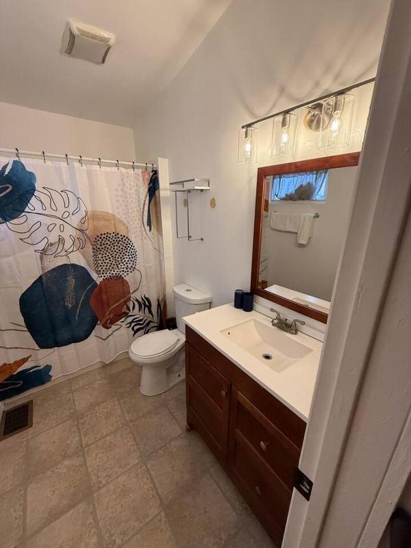 New * 3bd 2bath Free Parking w/ 500 MPBS Wi-Fi - image 10