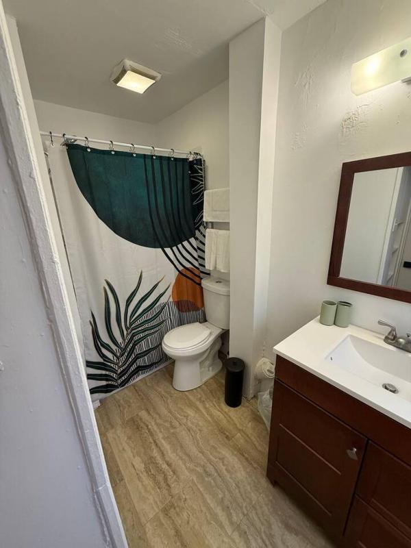 New * 3bd 2bath Free Parking w/ 500 MPBS Wi-Fi - image 8