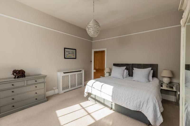 Queens Circus - Cheltenham Accommodation - image 22