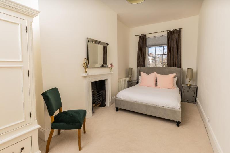 Queens Circus - Cheltenham Accommodation - image 19