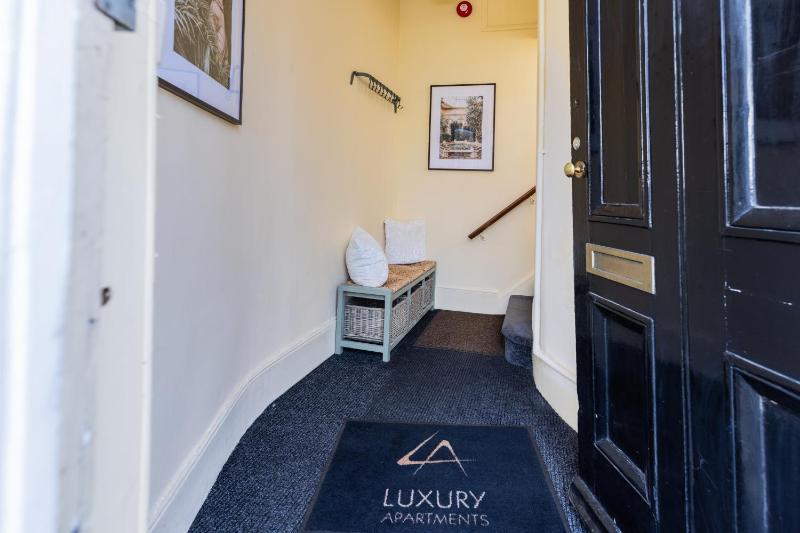 Queens Circus - Cheltenham Accommodation - image 3
