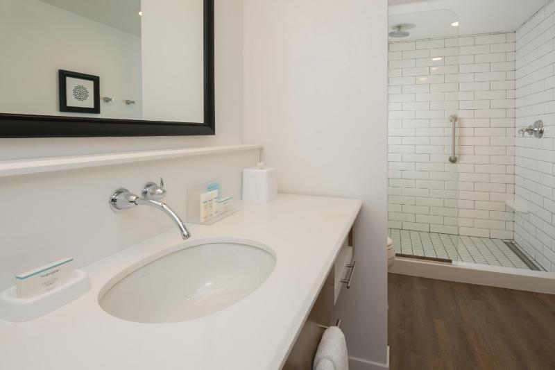 Hampton Inn & Suites Portland/Pearl District - image 14